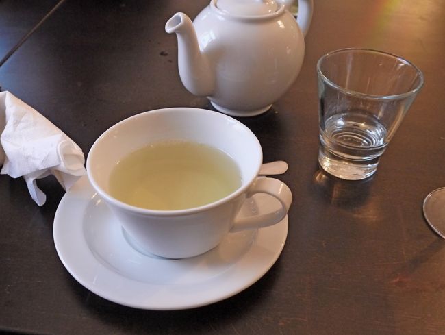 コーヒー，緑茶2.7ユーロ　　最近フィンランド人は良くグリーンティー　Vihreateeをよく飲む