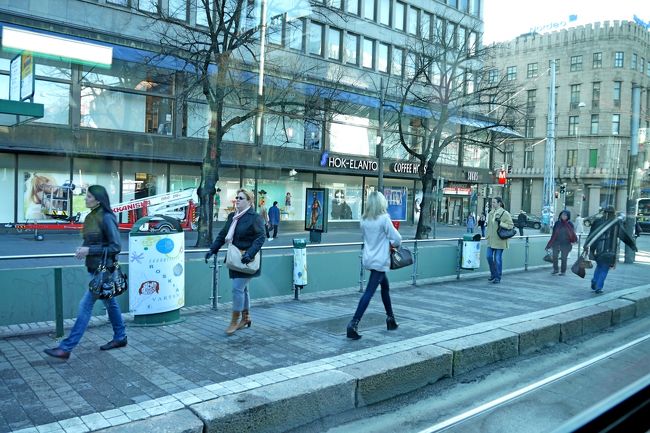 月曜日，平日の通勤風景