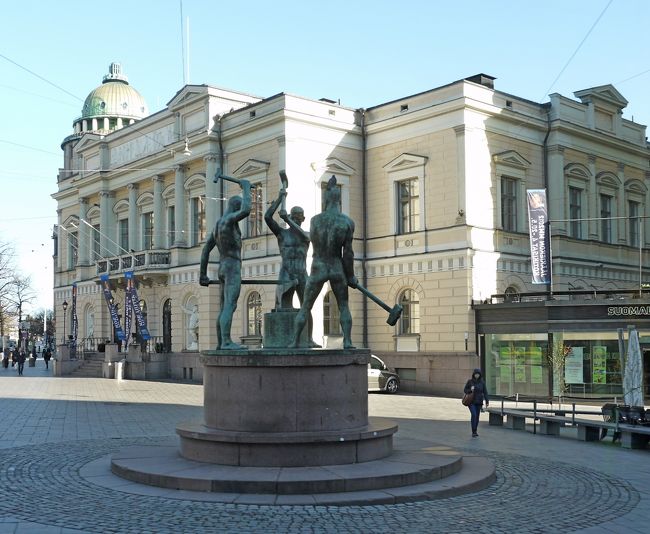 三人の鍛冶屋像　カレワラ