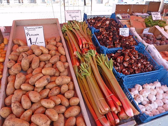 PerunaじゃがいもRaparperiルバーブKorvasieniみみのかたちのきのこ