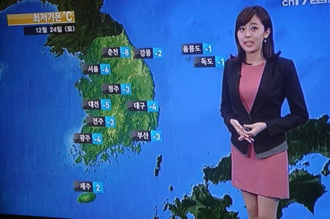 韓国テレビの天気予報おねいさん<br /><br />ちょーグラマー（←死語？）<br /><br />天気予報見らずにおねいさんばっか見てた(^^ゞ<br /><br />