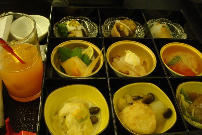 1回目は和食にしました。<br /><br />ラウンジでお腹一杯で食べられません(>_<)