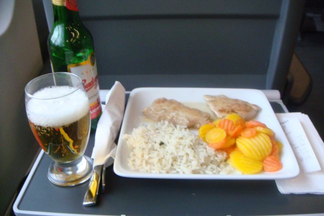 車内でオーダーしたもの<br /><br />ビールが旨い♪