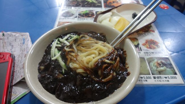 東大門近くで食べたじゃーじゃーめん<br /><br />意外と旨い　5000Ｗ