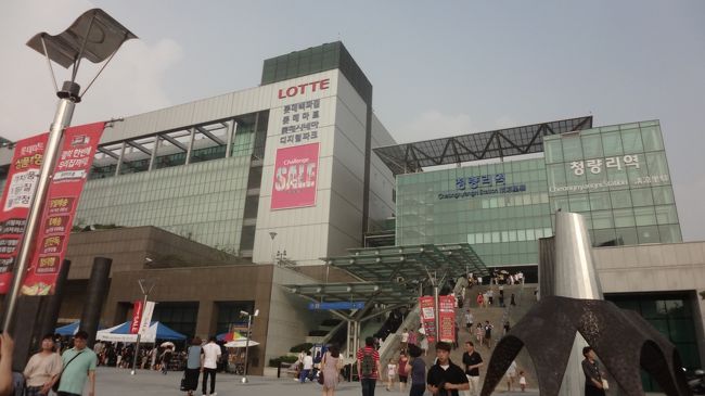 春川メインストリート<br /><br />大々的に冬のソナタ宣伝してます。<br /><br />そーとー昔の映画なのに。。。