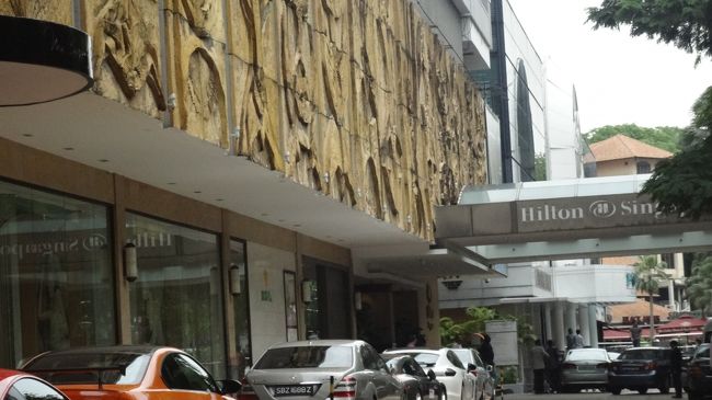 ヒルトンシンガポール<br /><br />エントランスです。<br /><br />場所は○