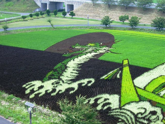 　さっそく、展望台へ上がってみました。１階には入場券の券売機があります。エレベーターで上まで。<br /><br />　こちらの第二会場のテーマは、「七福神」<br /><br />大きくて、写真に収まりません。<br /><br /><br />　まずは、左側　「龍」ですね。<br /><br />