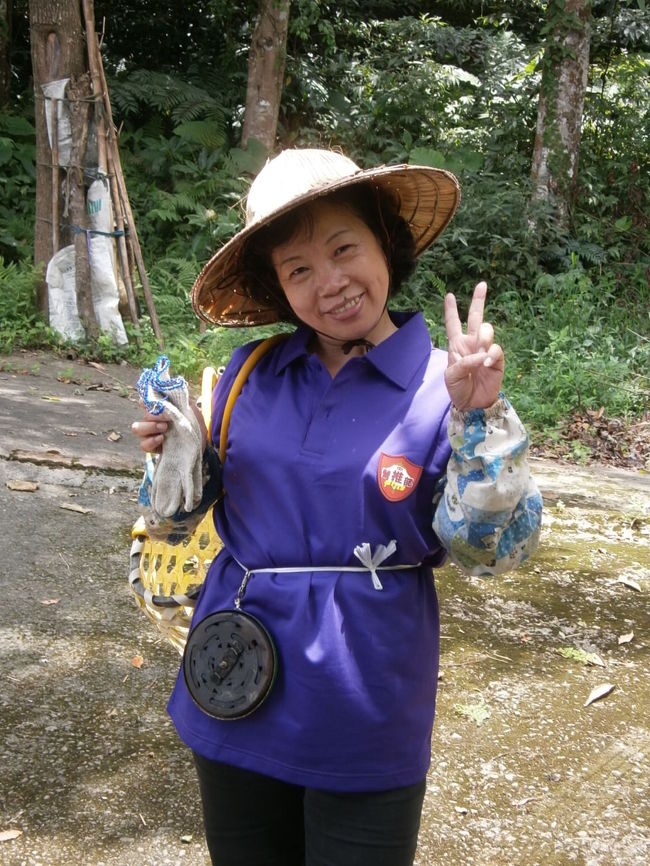 蚊取り線香をぶら提げて、筍掘りに行きます。<br /><br />