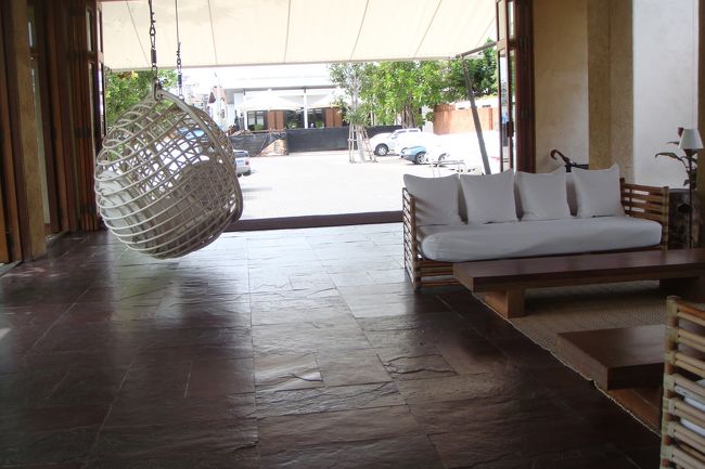 おしゃれなロビーです。<br /><br />なんかデザイナーホテルって感じで◎<br /><br /><br />確か1泊10,000円ぐらい<br />