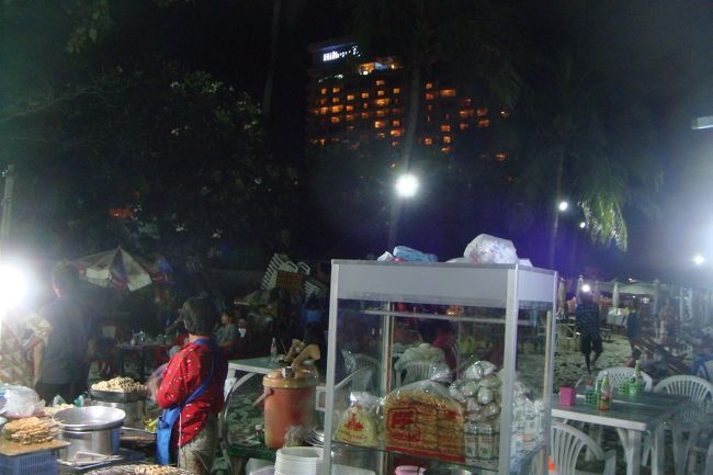 ホアヒン<br /><br /><br />夜も活気あります。<br /><br /><br />ますます気に入った♪