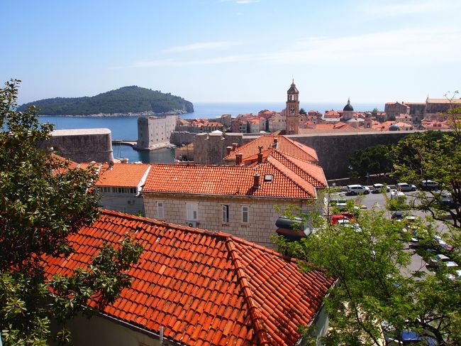 ロープウェイ乗り場からも城壁と旧市街が見えました。