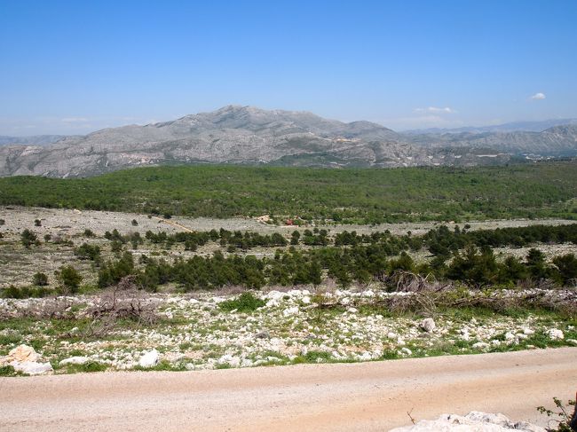 アドリア海に背を向けたスルジ山の景色はこんな感じ<br />