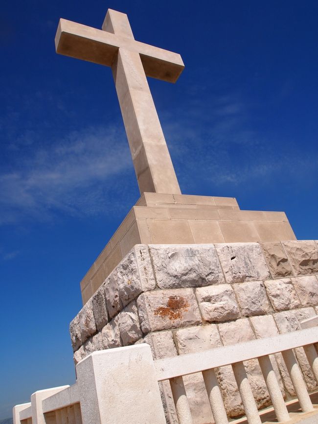 スルジ山頂には十字架！<br />青空が美しい♪