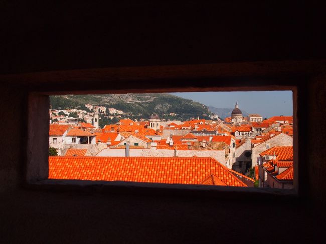 城壁にあった窓からの景色☆<br />個人的にお気に入りです！<br />こんな景色の見える窓が私の部屋にもほしい♪