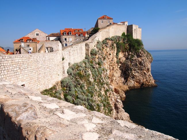 城壁の外側はこんな風になってます。