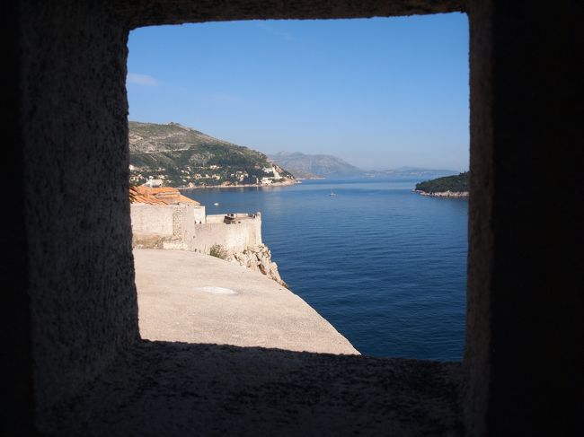 また見つけた窓からの景色。<br />今度はアドリア海。