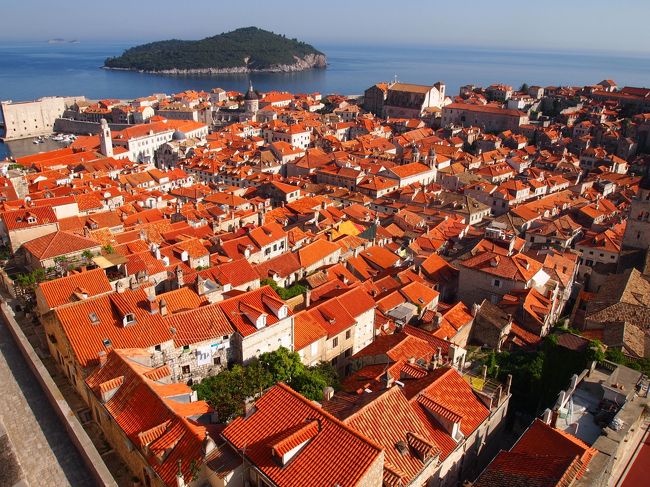 ↑の写真より少し高い場所からの景色。<br /><br />ドブロブニクは写真が多いので旅行記を２つ作成します。