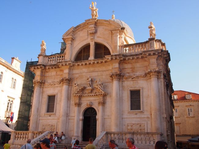 ルジャ広場に面した聖ヴラホ教会。<br /><br />