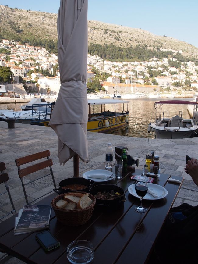 Old Portに面してあるテラス席なので<br />景色を眺めながらの食事が楽しめます☆