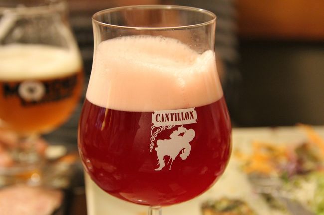 ２杯目はカティヨン・クリーク<br />ランビックビールにさくらんぼを漬け込み５,６か月バリックしたビール。<br />泡がピンクなんだよ！<br />酸味が爽やか。見た目ほど甘くない。