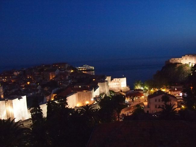 アコモデーションの窓からの夜景。<br />毎日こんな景色を見ていられたら幸せですね〜
