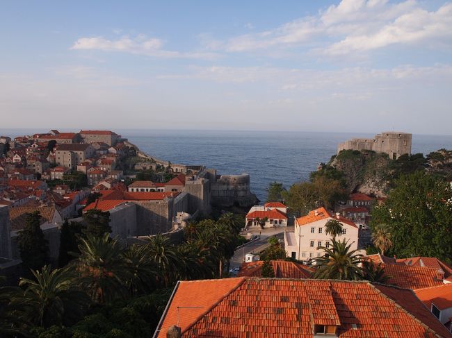 朝になりました。<br />ここからの景色が気に入りすぎて<br />朝起きてすぐカメラをつかんで窓からの景色を眺めてました。