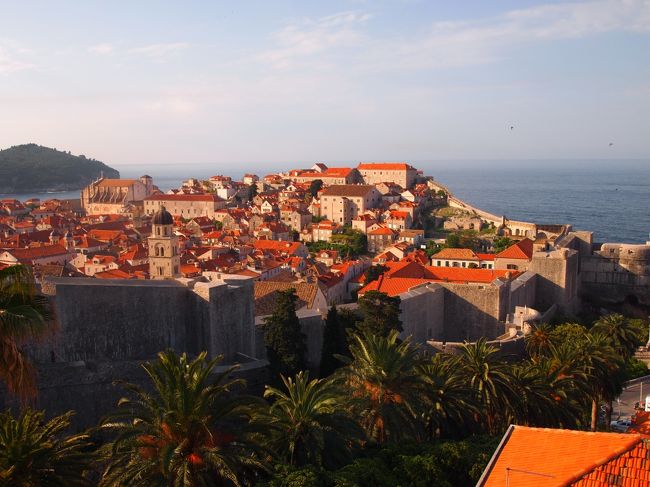 朝日を浴びた旧市街が美しい！！