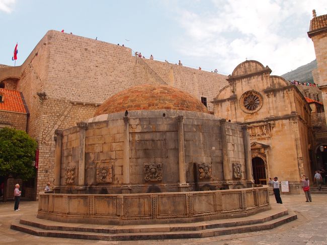 オノフリオの大噴水。<br />昼間は観光客で溢れていて<br />こんなにキレイに写真を撮ることができなかったので^^