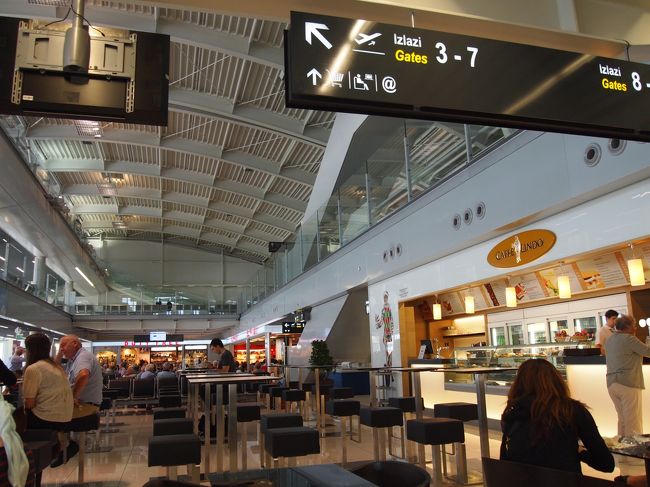 キレイなドブロブニクの空港。