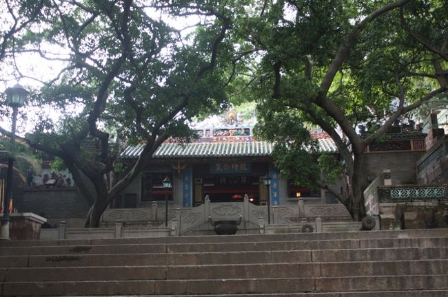 さびれた山奥のお寺という感じ、他にお参りしている人はいませんでした。