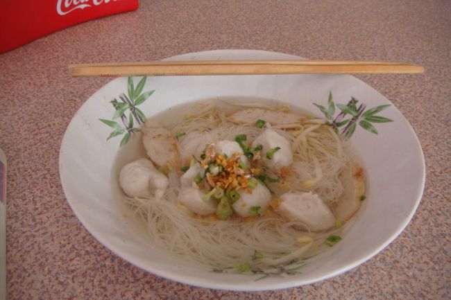 まずは腹ごしらえ<br /><br /><br />味はふつう△<br /><br />３０Ｂ