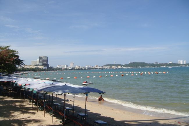 パタヤビーチです。<br /><br />やっぱ綺麗だわ(^^)v<br /><br />観光地だけはある