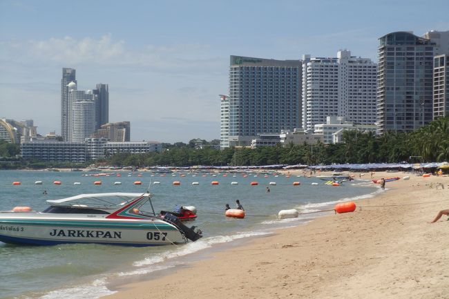 パタヤビート沿い<br /><br />う〜ん、今見るといい感じ♪