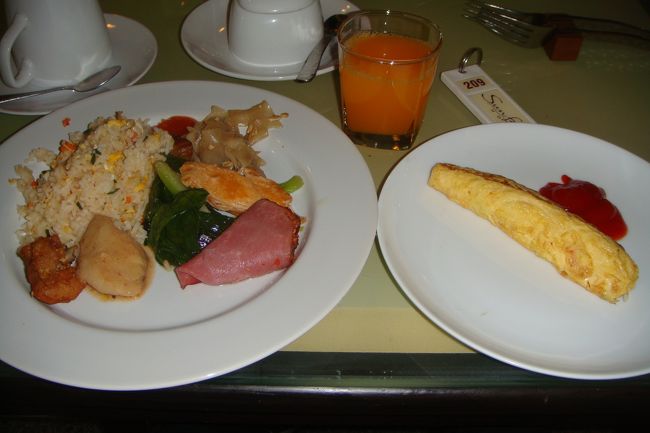 ホテルでの朝食<br /><br /><br />予想に反して○<br /><br /><br />(^^)v<br />