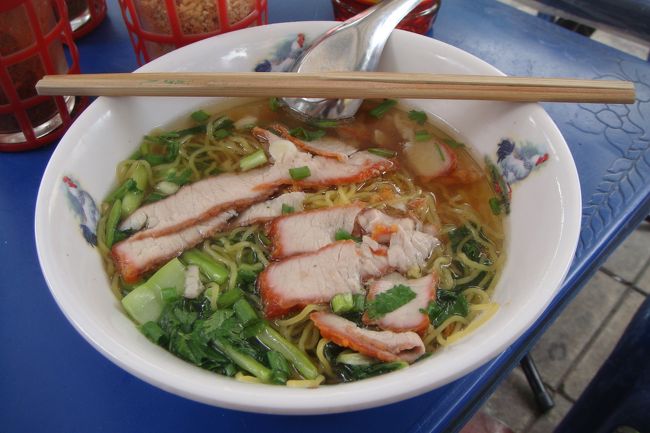 バンコクで食べたもの１<br /><br /><br />バミー３０Ｂ<br /><br />旨し○