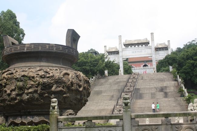 とっても疲れていたのですが、お寺は階段の上にあるのでがんばってのぼります。