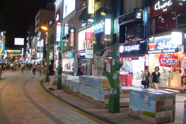 夜の散歩<br /><br /><br />なんかやたら日本語も目立つなー