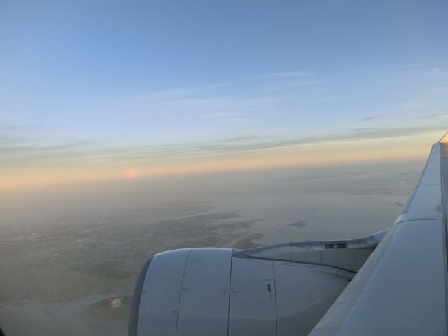 座席は真ん中の列のど真ん中だったのですが、窓際が２列だったので、３人連れの方が交換してほしいと。全然ＯＫです！