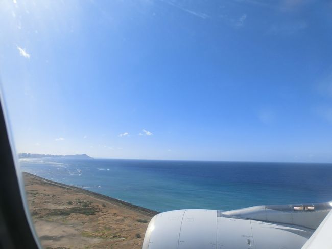 ようやくホノルル到着です。<br />遠くにはダイヤモンドヘッドが。眠気は一気に覚めてしまってます。<br />いよいよ初上陸です。