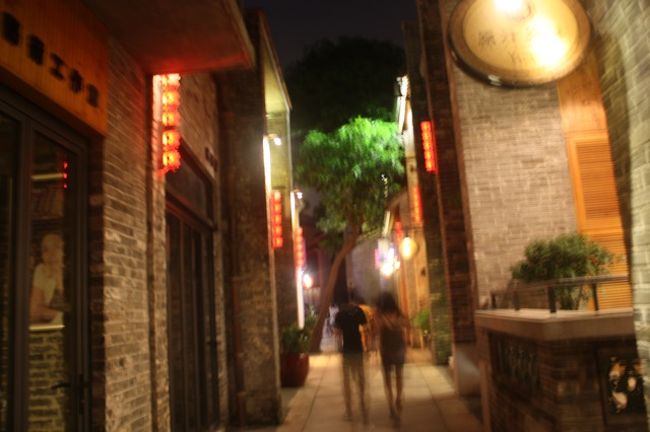 夜がふけて、ライトがともった嶺南天地もとてもきれいです。