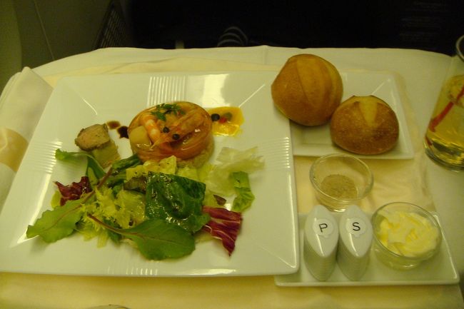 洋食の前菜<br /><br />う〜ん　味は△<br /><br />パンがね〜〜冷たいんですよ。<br /><br />せめてあっためて欲しいと思うのは俺だけ？？