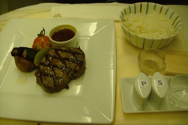 洋食のメイン<br /><br />硬かった(>_<)<br /><br /><br />見た目はうまそーなのに<br /><br /><br />