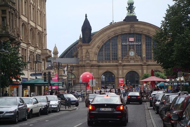 フランクフルト中央駅<br /><br />いい感じの駅です<br /><br />明日はここから出発です♪