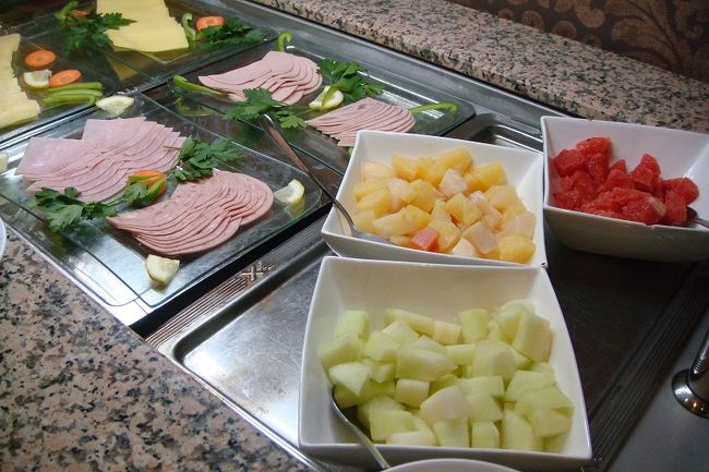 その前にホテルの朝食<br /><br />まーまーいい感じ♪<br /><br />味は○