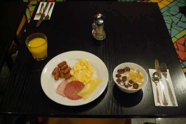 ホテルの朝食<br /><br /><br />食したもの<br /><br /><br />これで十分♪
