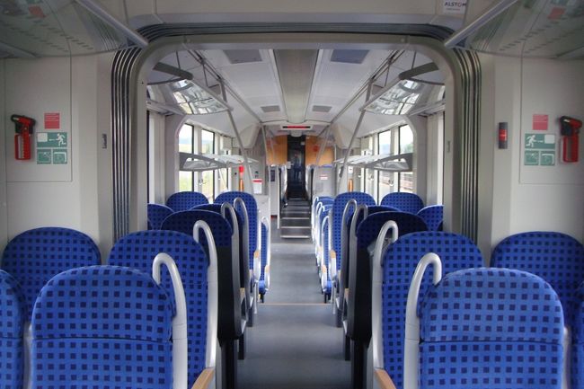 ローカル線の車内風景<br /><br />ヨーロッパらしい色合いです。<br /><br />かわいい感じで○