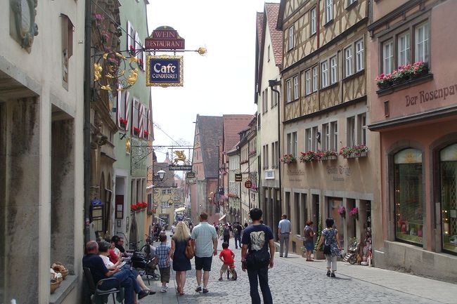 ローテンブルグ街並み３<br /><br />いたるところのこんな看板があります。<br /><br /><br />それぞれ特徴的で見てるだけでも飽きません