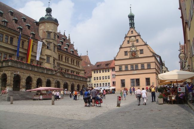 ここがメインの広場（市庁舎）<br /><br />観光客がたくさんいました。<br /><br />○国人がいなくてよかった。<br /><br /><br />（でも日本人の評判はどーなんだろう？？）