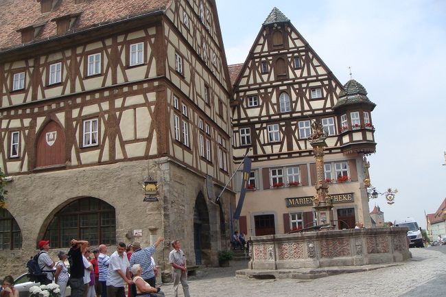 その有名な広場のとなり<br /><br />う〜ん、完全にコラボしてる。<br /><br /><br />完璧な景色<br /><br /><br />今ならきっといい絵が描ける自信がある<br />（↑ぜったい嘘♪）