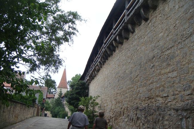 有名な市壁<br /><br />ローテンブルグはこの市壁で囲まれてます。<br /><br />この先にレーダー門だったかな